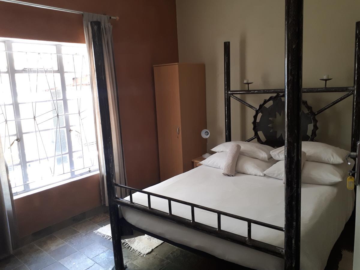 Puccini House Bed and Breakfast Windhoek Esterno foto