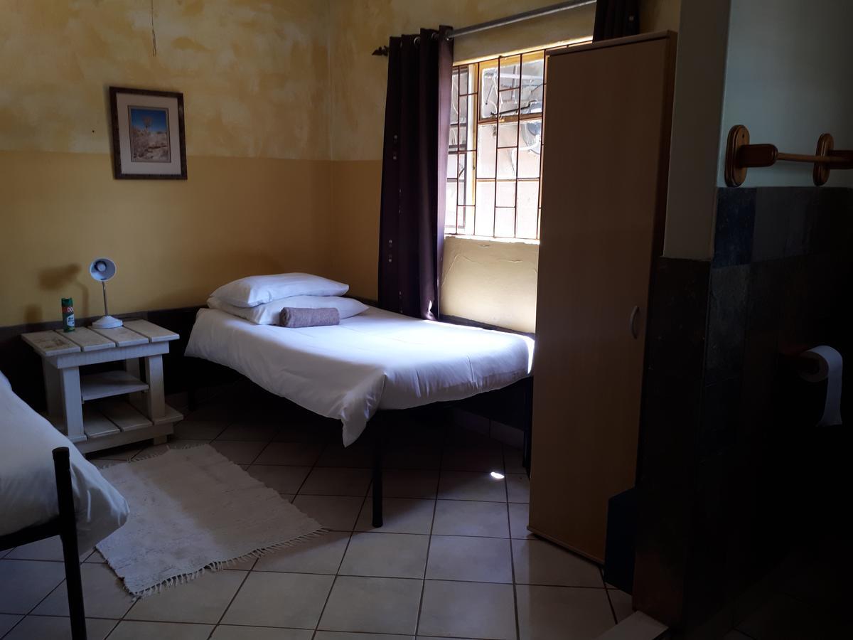 Puccini House Bed and Breakfast Windhoek Esterno foto