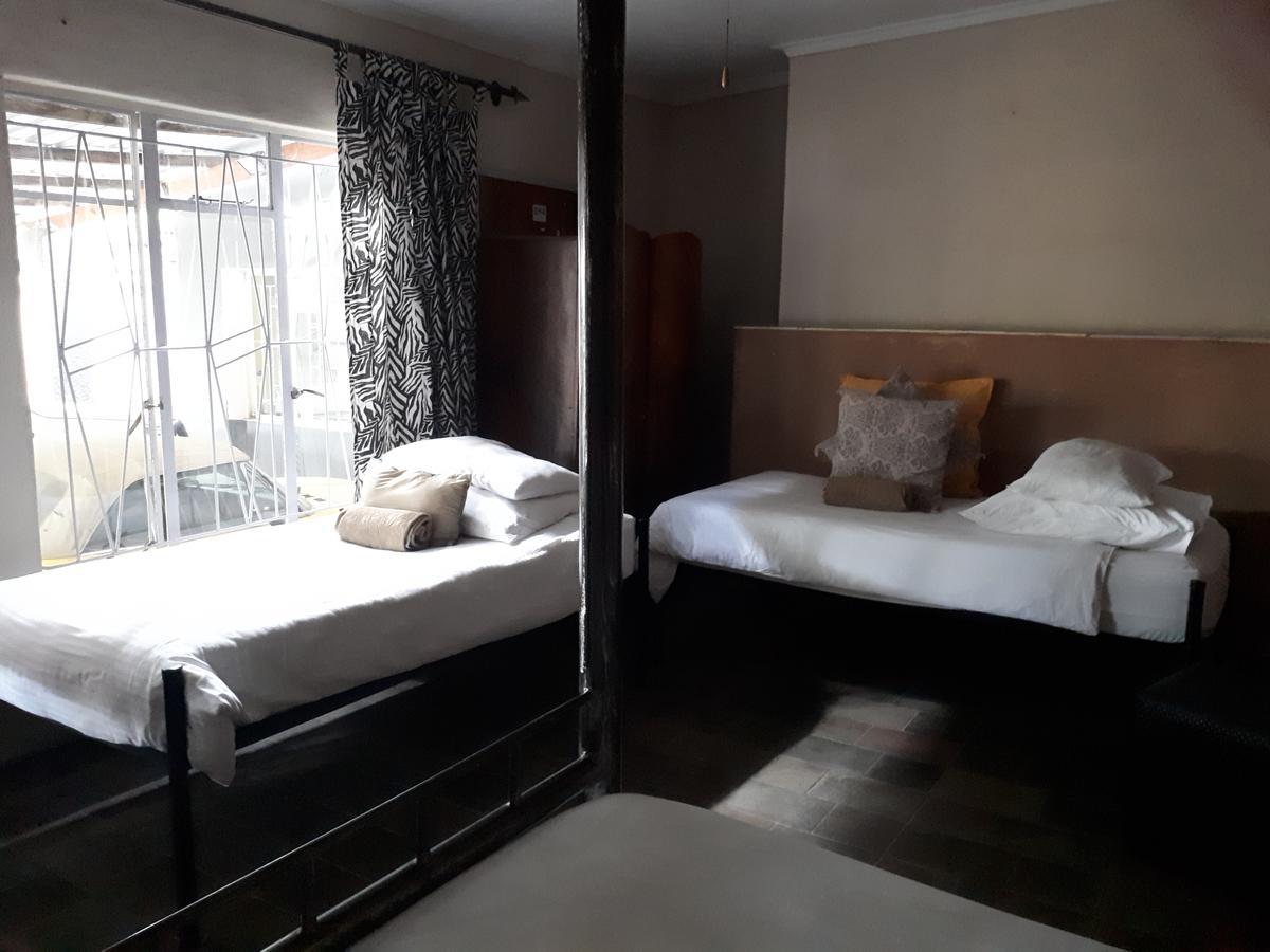 Puccini House Bed and Breakfast Windhoek Esterno foto