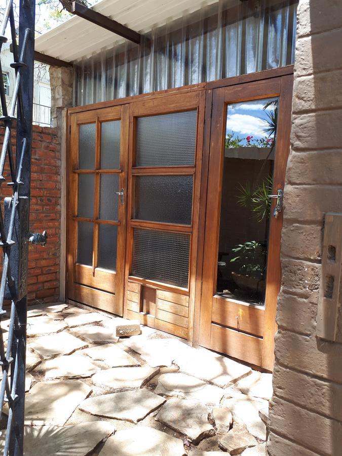 Puccini House Bed and Breakfast Windhoek Esterno foto